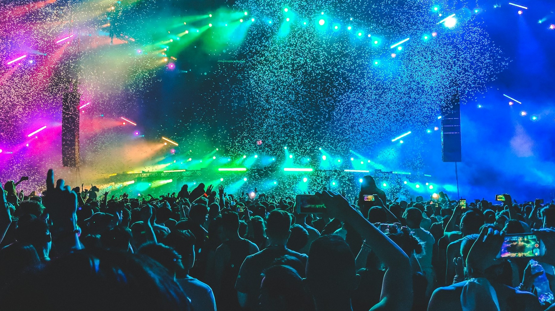 Crowd scene by Aditya Chinchure Unsplash