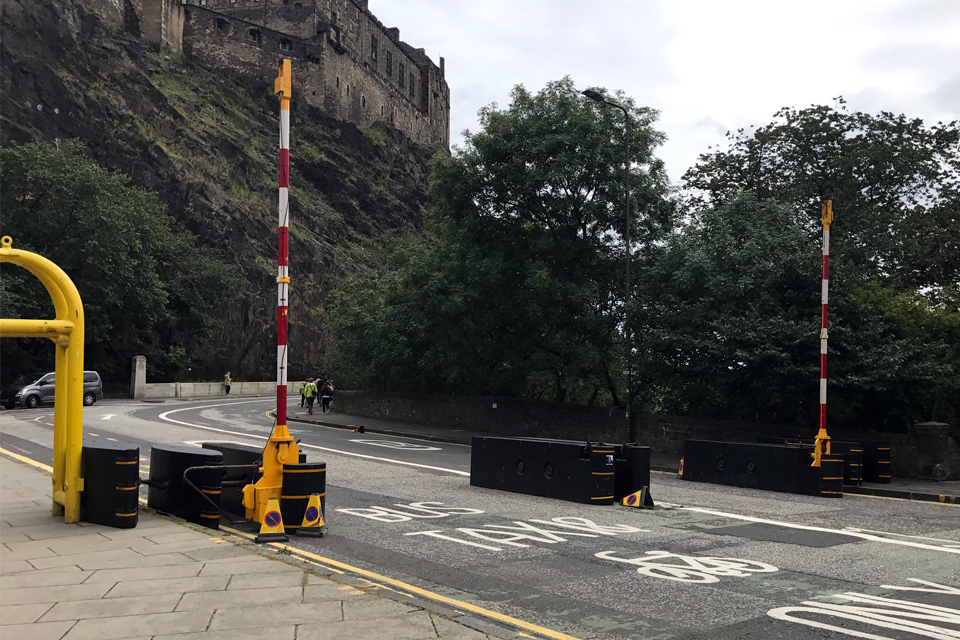 Drop arm gates in Edinburgh