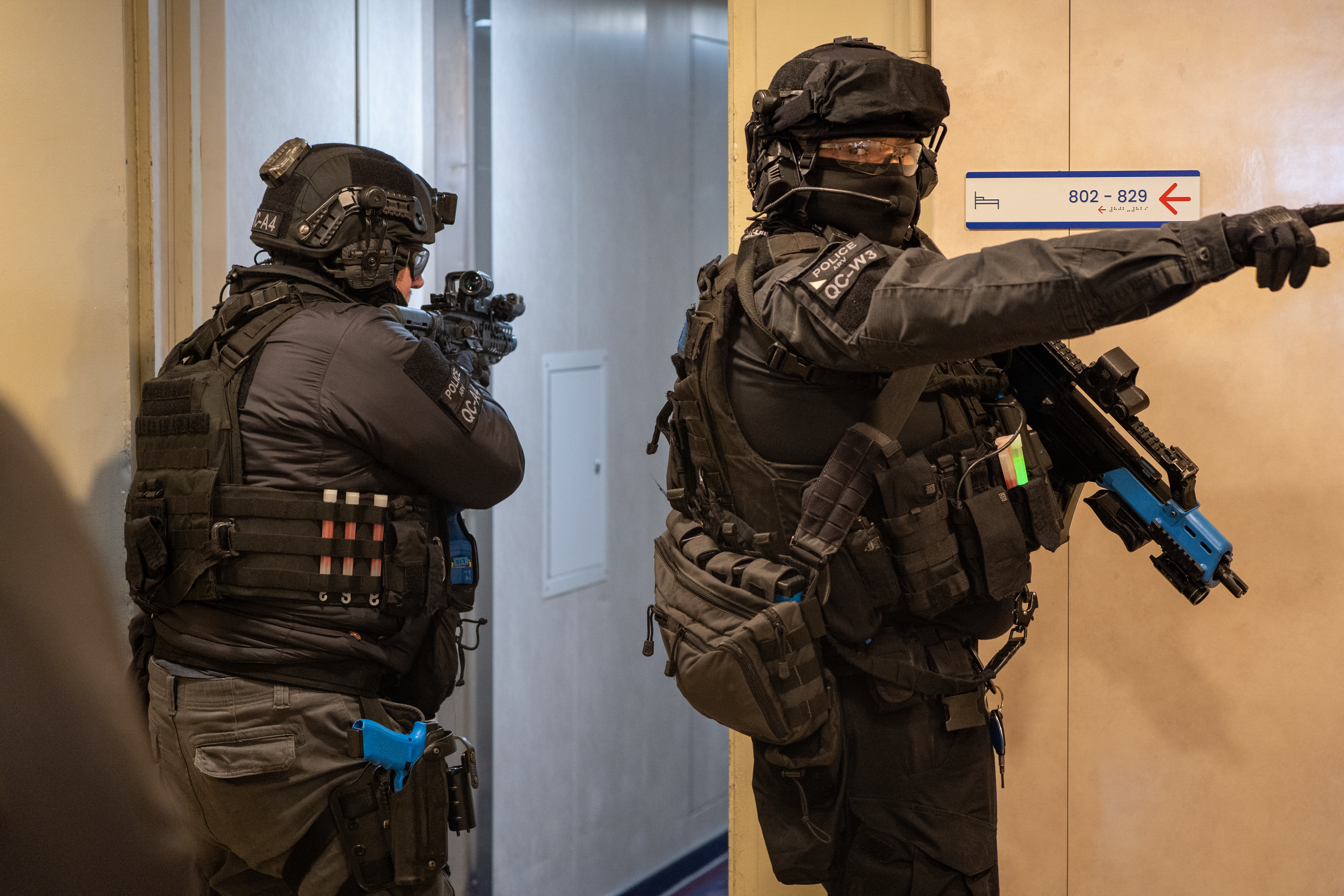An image of two officers with weapons searching a premises